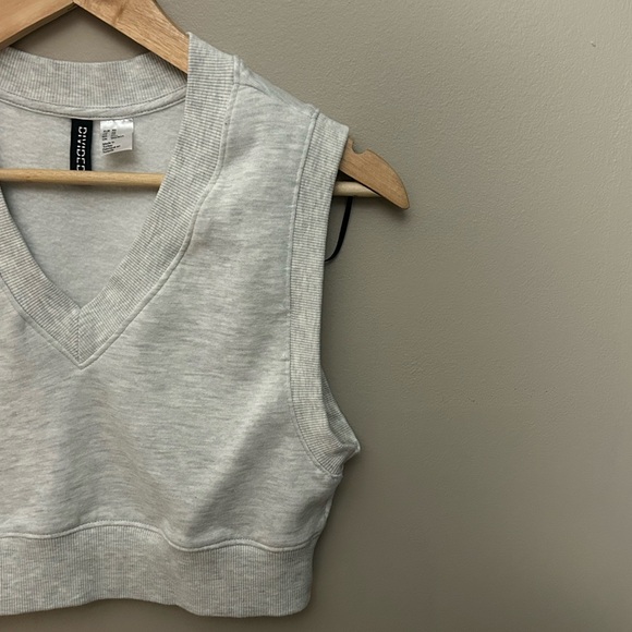 Divided Light Gray V-Neck Crop Top - Picture 3 of 7